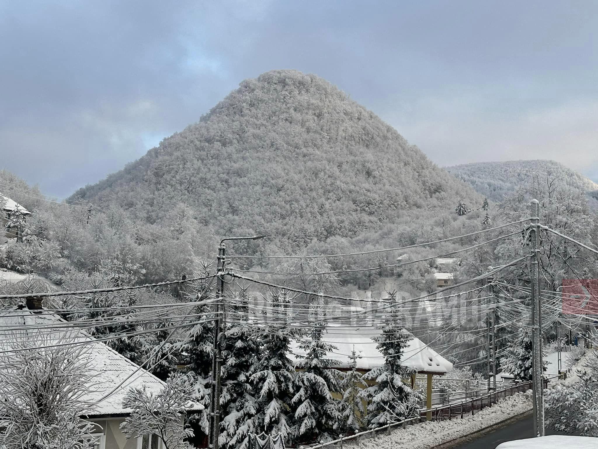 (FOTO)Cavnic, un oraș de poveste. Zăpada a îmbrăcat comunitatea într-un veșmânt feeric