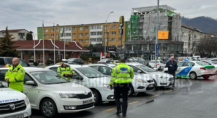 Baia Mare. 30 de taximetriști verificați de polițiștii locali. Cinci au fost sancționați pentru lipsa abonamentului