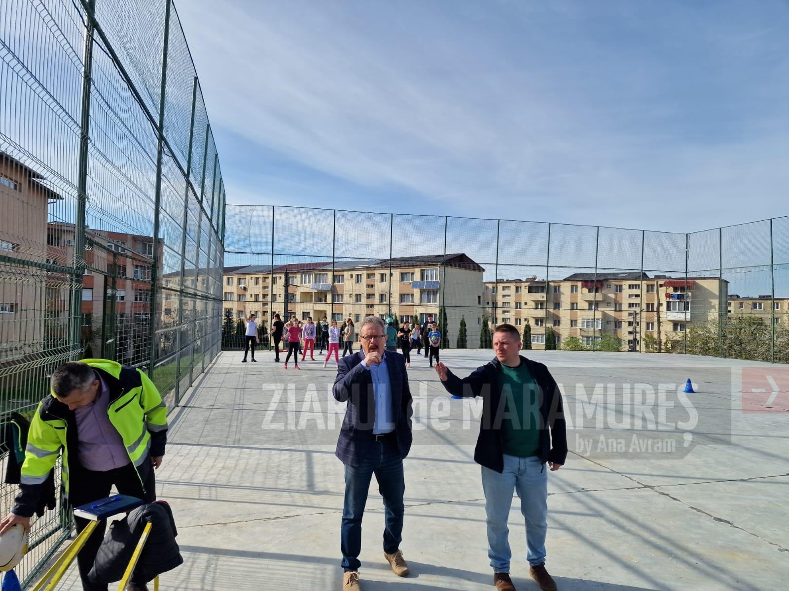 Finalizarea reparațiilor terenului de sport de la Școala Baia Sprie