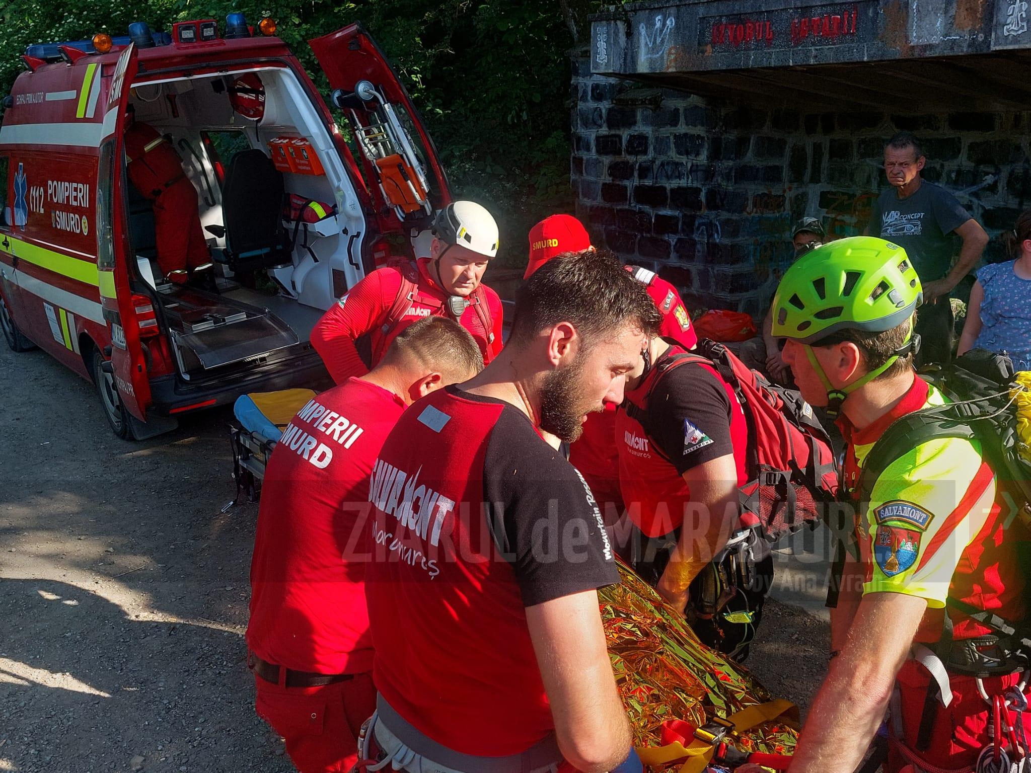 (ACTUALIZARE)Sighet. Copil de 12 ani accidentat la cap și torace. Aproximativ 1,5 km parcurși pe jos de salvamontiști până la băiat