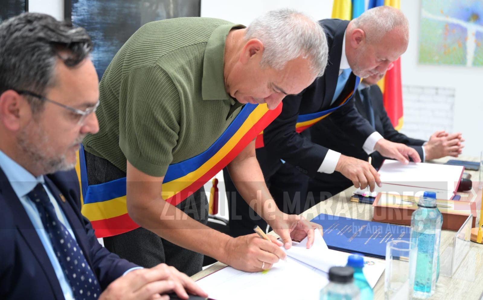 Moment istoric: Primarul interimar Doru Ioan Dăncuș a semnat acordul de înfrățire între Baia Mare și Solotvyno