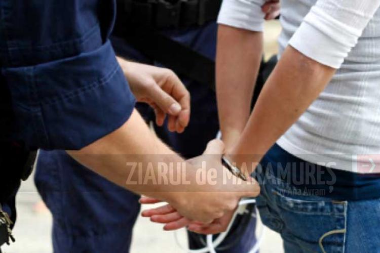 Tânărul din Baia Mare, condamnat după ce a furat un lănțișor de aur de la o femeie