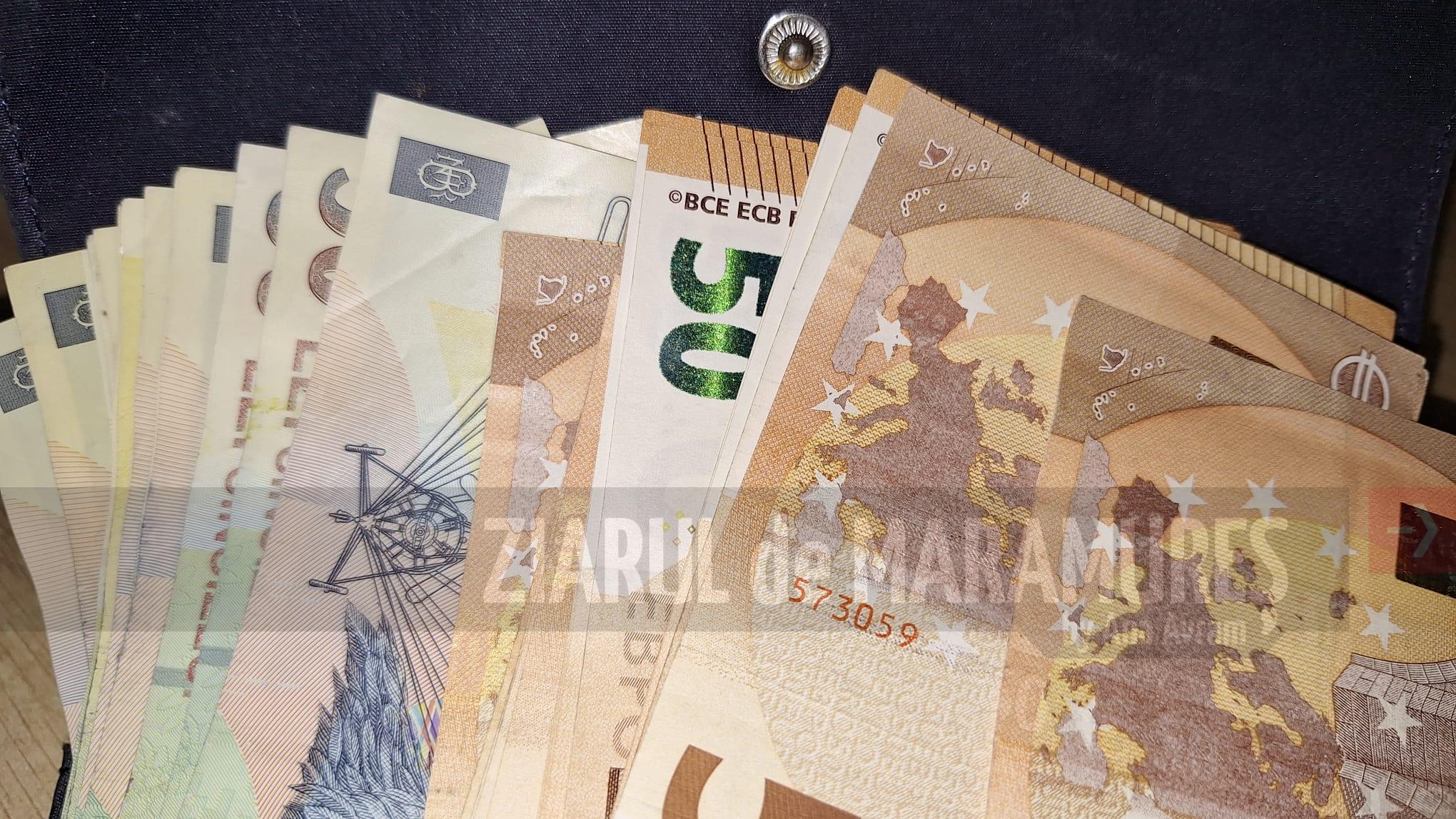 Un sighetean a găsit pe stradă un portofel care avea 1.595 de euro și 904 lei, pe care l-a dus la poliție