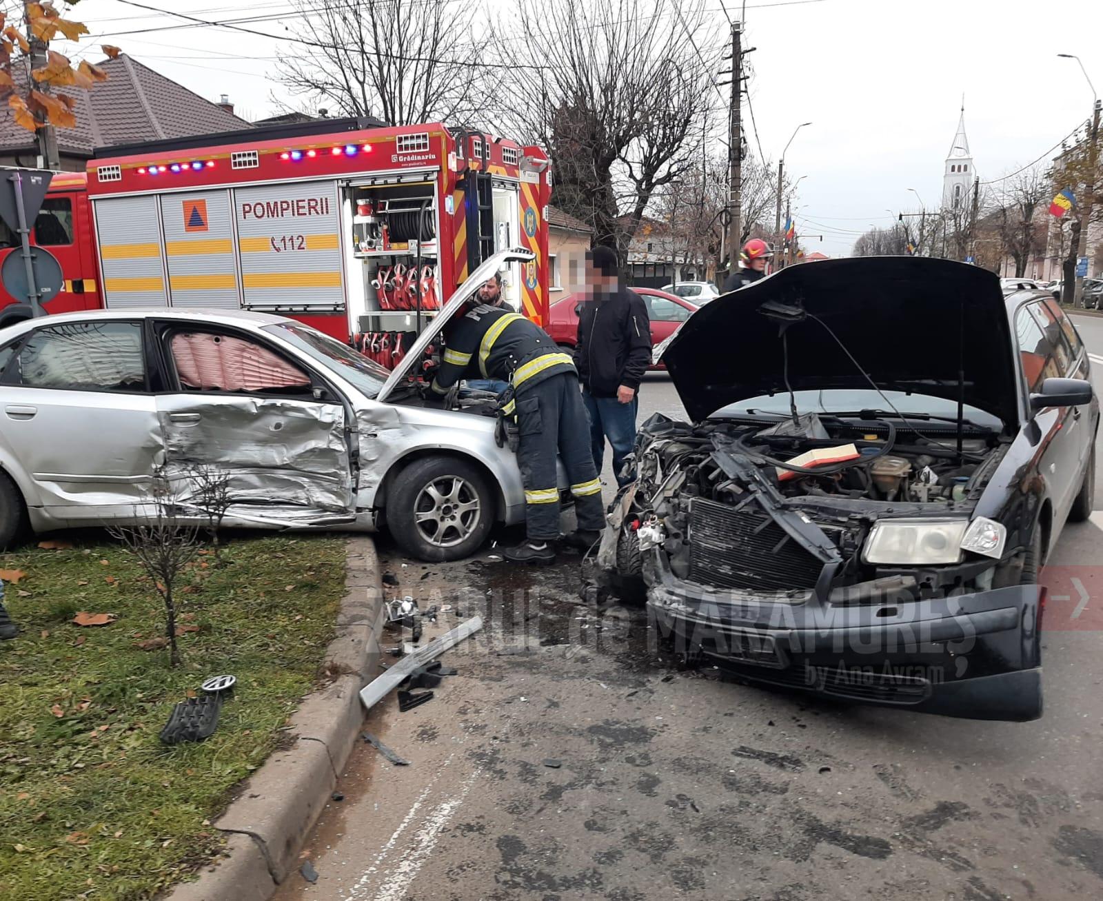 Pompierii militari au intervenit la un accident rutier produs pe str. Oltului din Baia Mare