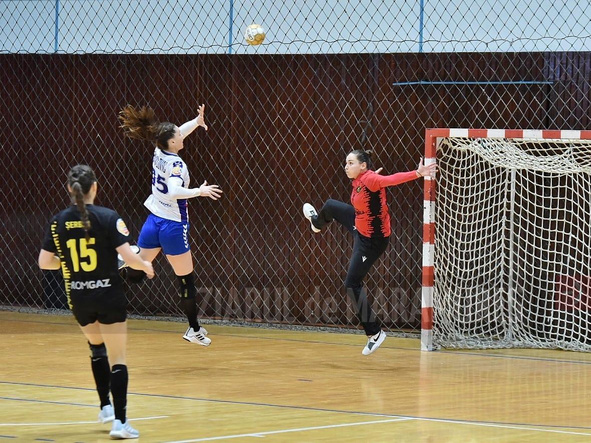 Minaur se desparte de Katarina Pavlovic și Amalia Terciu