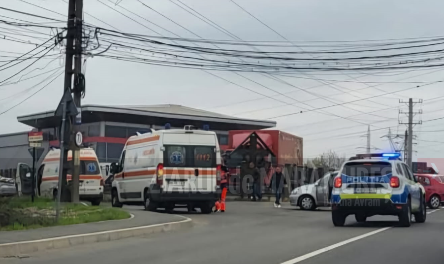 BM. Două autovehicule au intrat în coliziune. Două persoane au fost transportate la spital