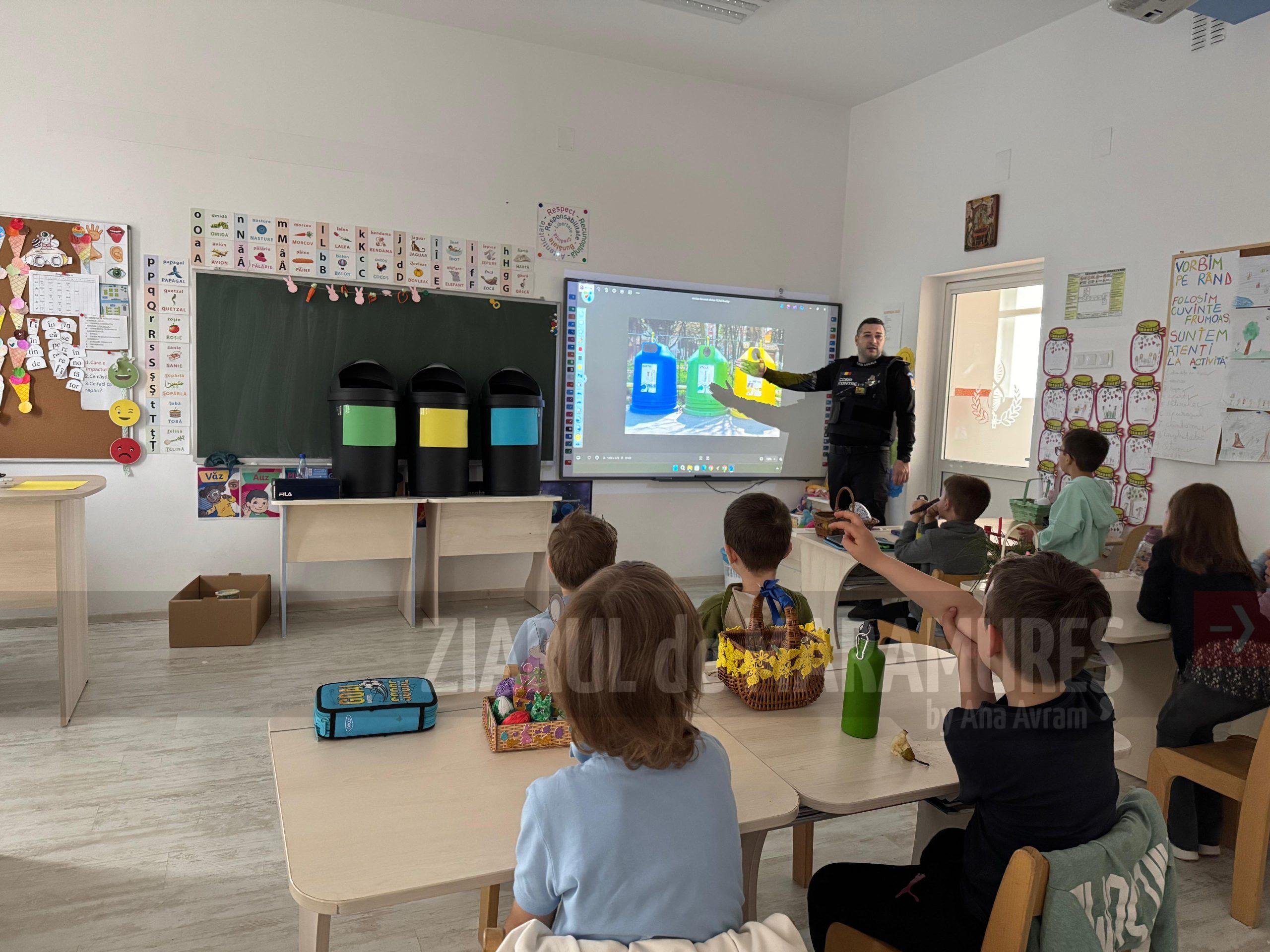 Polițiștii locali din Baia Mare îi învață pe cei mici să protejeze mediul înconjurător