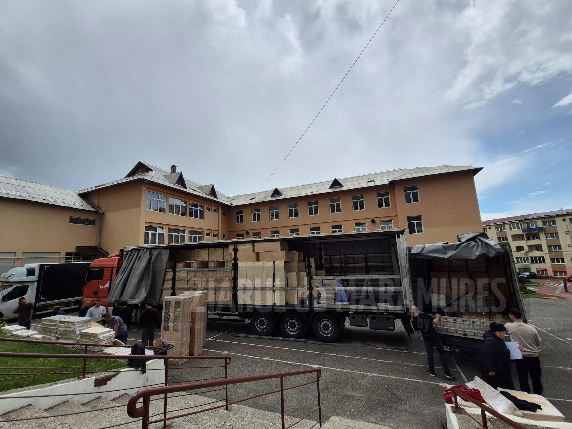 Primăria Baia Sprie a primit mobilier școlar din fonduri europene pentru școli.