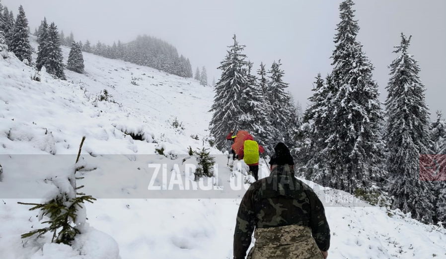 Trei ucraineni salvați de echipajele Salvamont, din zona Vf. Strunga
