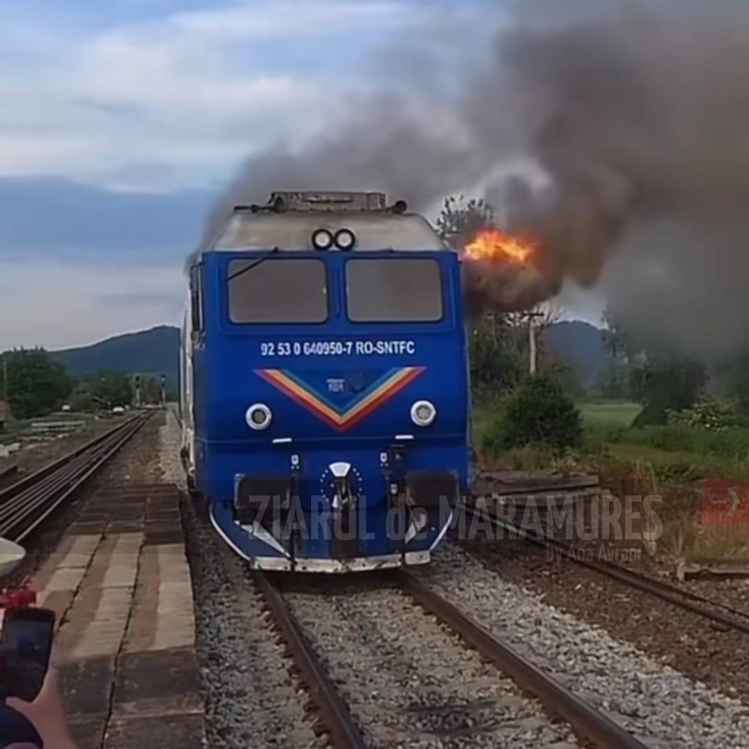 Locomotiva acceleratului Baia Mare-București s-a aprins între Jibou și Dej