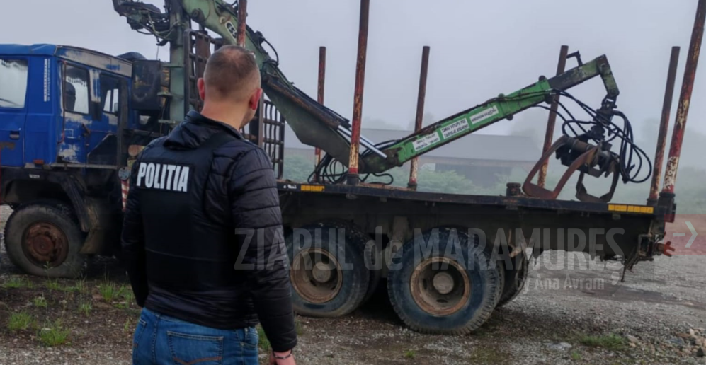 Percheziții în cazul unui administrator acuzat de trafic de cinci utilaje forestiere