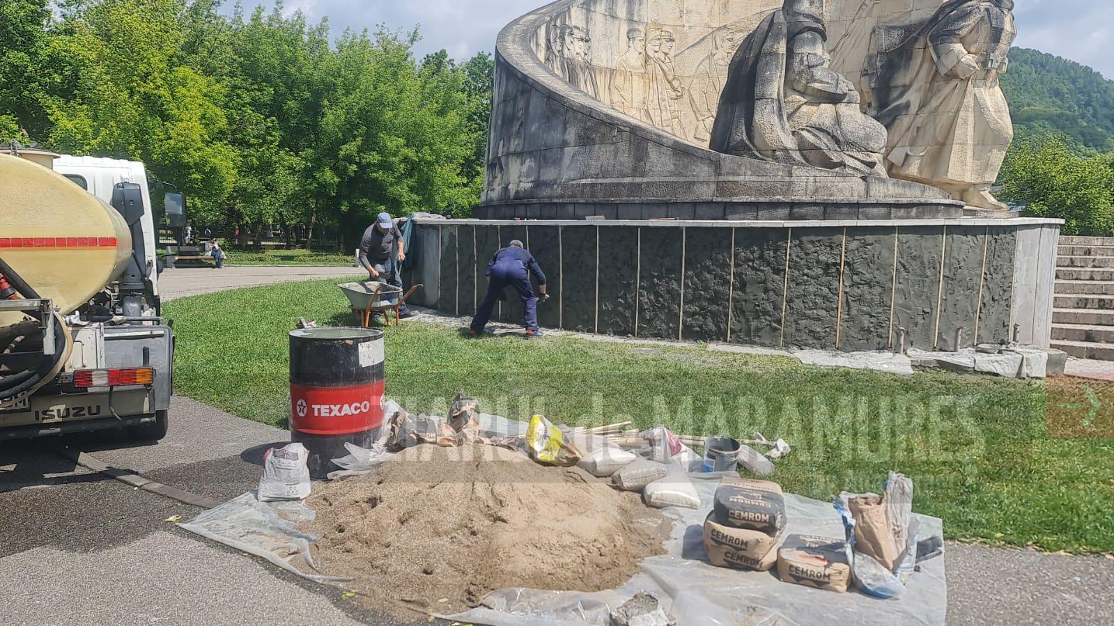 S-a finalizat repararea soclului monumentului Ostașului Român în Parcul Tineretului.