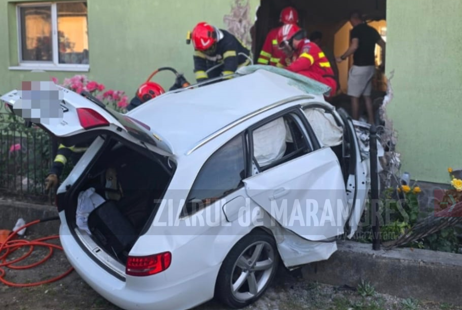 Un autoturism a lovit o casă în localitatea Cătălina. Ce s-a întâmplat?