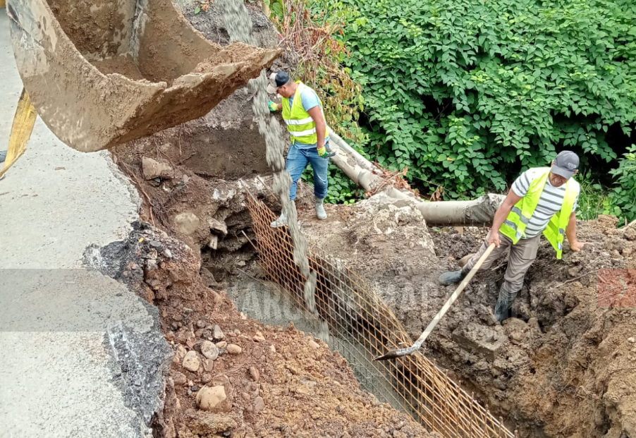 Intervenții urgente după surparea podului din apropierea Târgului Auto Satu Nou de Jos