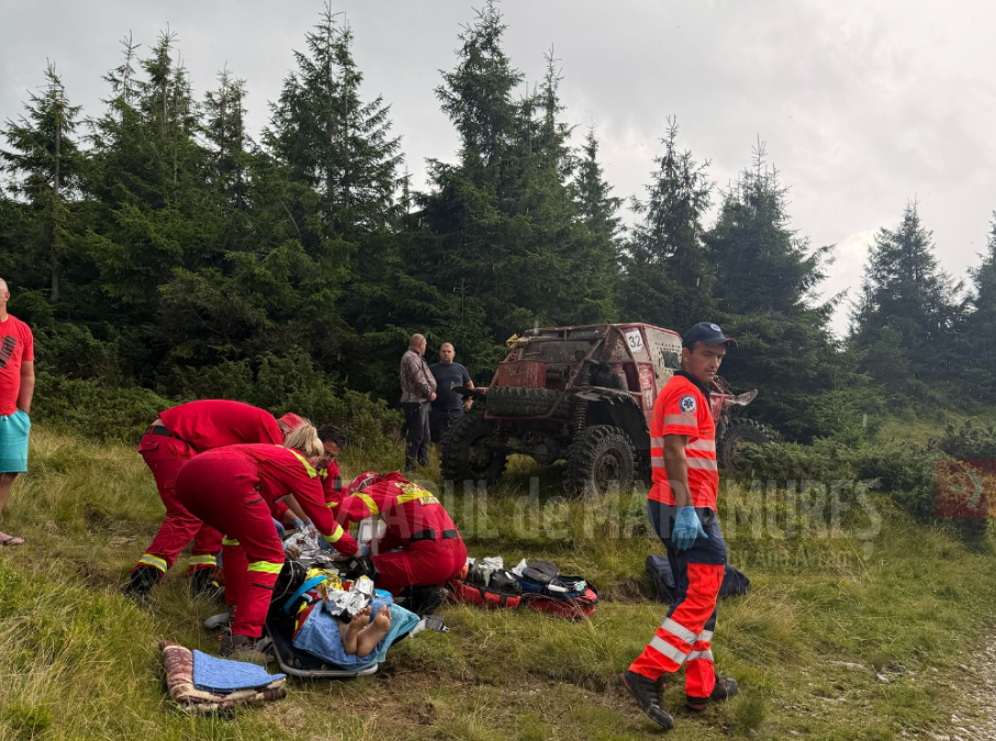 Accident grav în Borșa: șase răniți, intervenție cu elicoptere după răsturnarea unei mașini de teren.