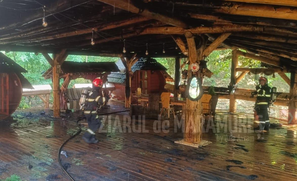 Incendiu. Terasa afectată în urma incendiului, la o casa de pe str. Montana din Baia Sprie
