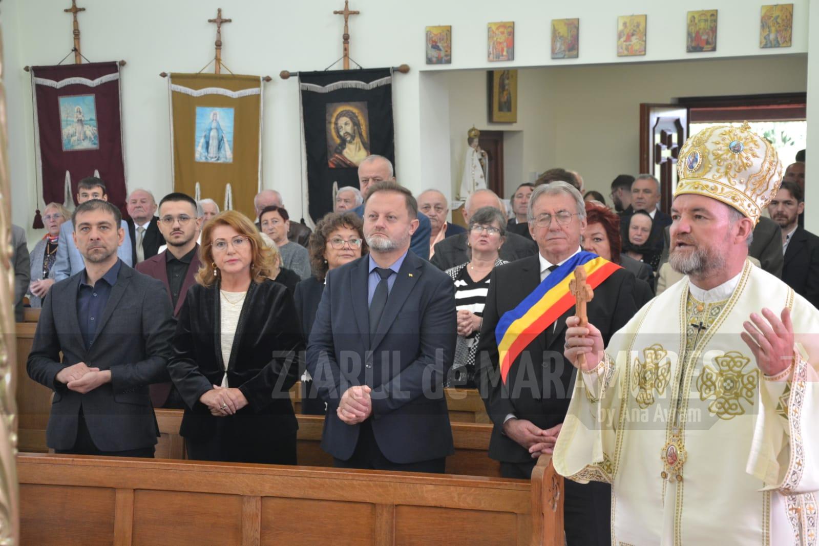 Primarul comunei Mireșu Mare, Ioan Mătieș, a fost prezent la binecuvântarea iconostasului bisericii greco-catolice din localitatea Iadăra