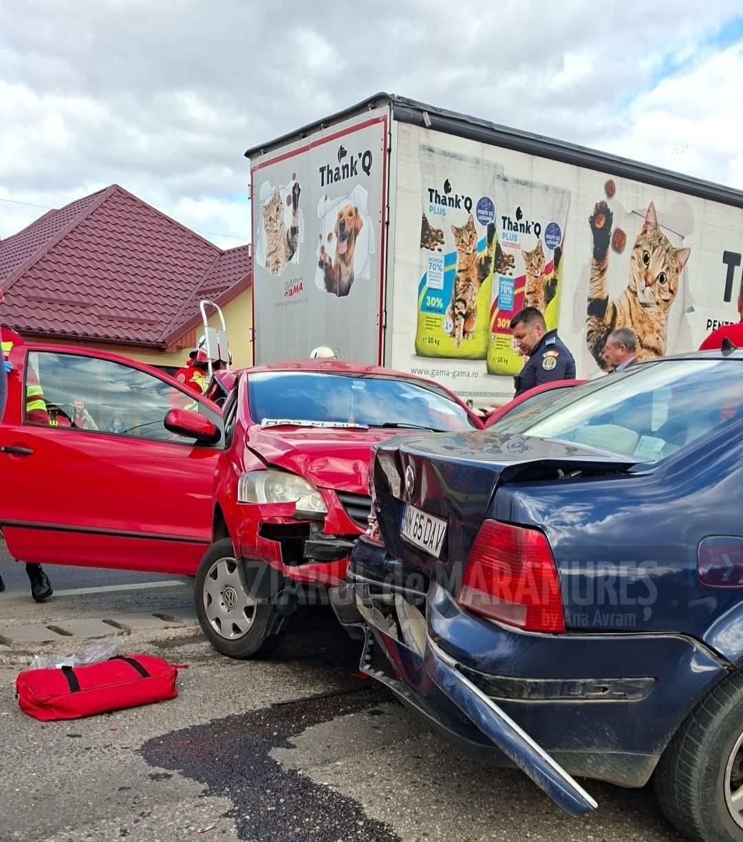 Două șoferițe au ajuns la spital. Trafic restrictionat