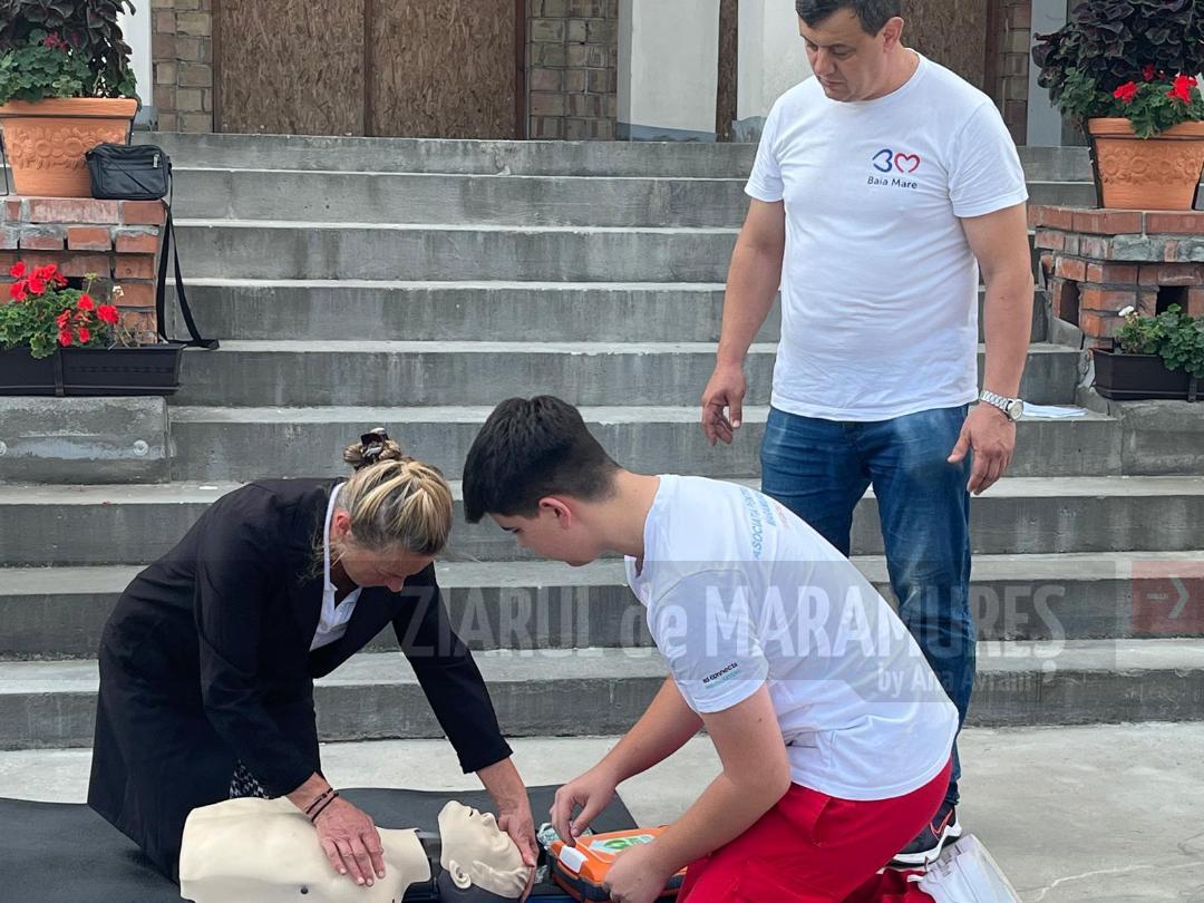 Sesiuni gratuite de instruire pentru utilizarea defibrilatoarelor în Baia Mare, pe 30 octombrie 2025