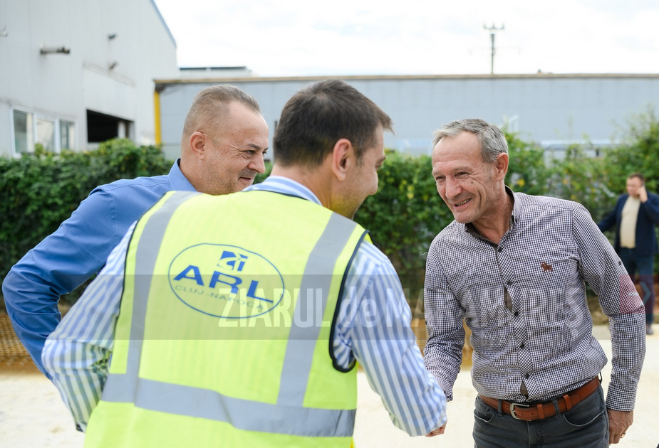 Drumuri în șantier: DJ 186: Bârsana-Oncești-Vadu Izei, DJ 108A: Gârdani-limita cu județul Sălaj, DJ 182B: Baia Mare-Coaș