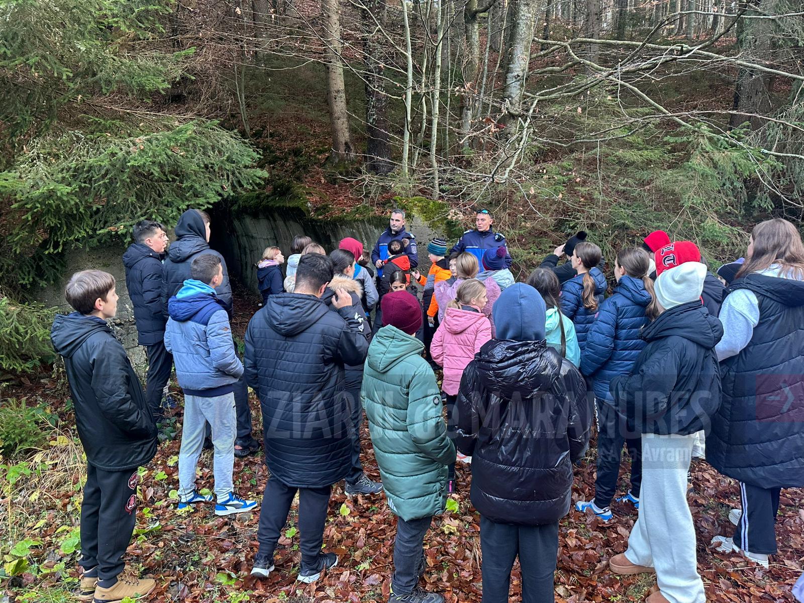 Jandarmii din Cavnic sunt alături de adolescenți. Abandonul școlar nu este o soluție!