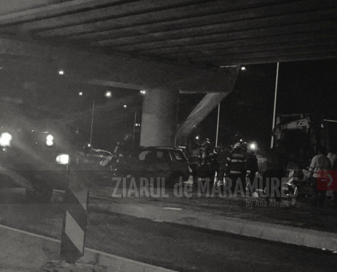 Șofer de 20 de ani transportat la UPU Baia Mare, după ce a intrat cu mașina într-un stâlp