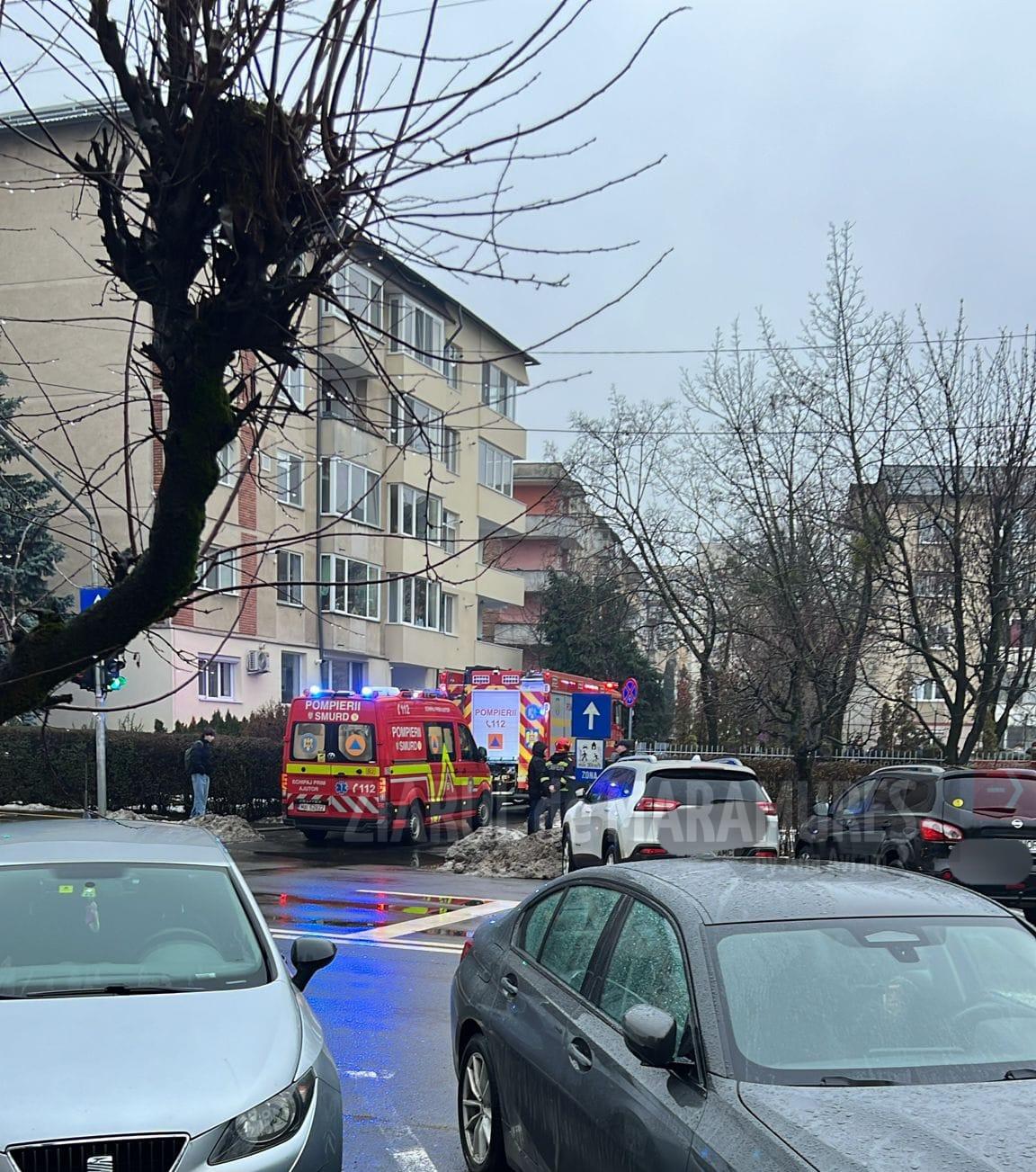 UPDATE Elevii se întorc la ore // (FOTO) 286 elevi și 25 de profesori EVACUATI din Liceul George Barițiu. Pompierii sunt la fața locului