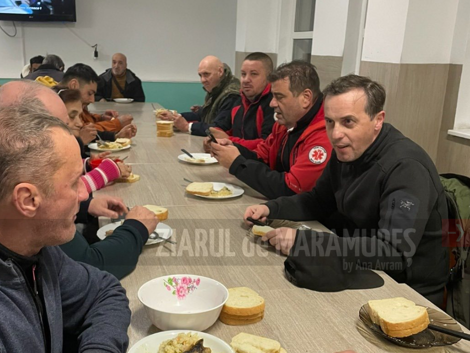 BM. Viceprimarul Pap Zsolt István a luat cina alături de oamenii fără adăpost de la Centrul de Noapte