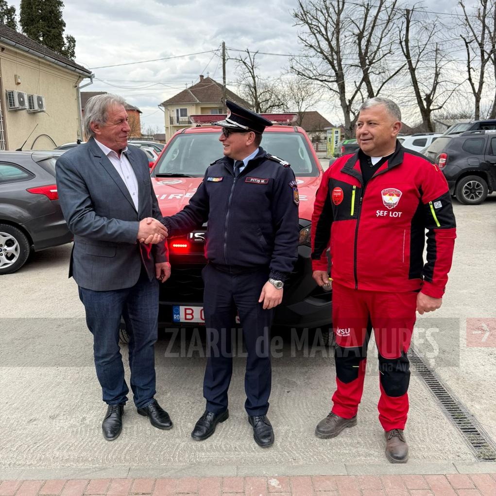 Proiectul transfrontalier derulat în comuna Miresu Mare aduce o nouă utilitară pentru pompierii din localitate