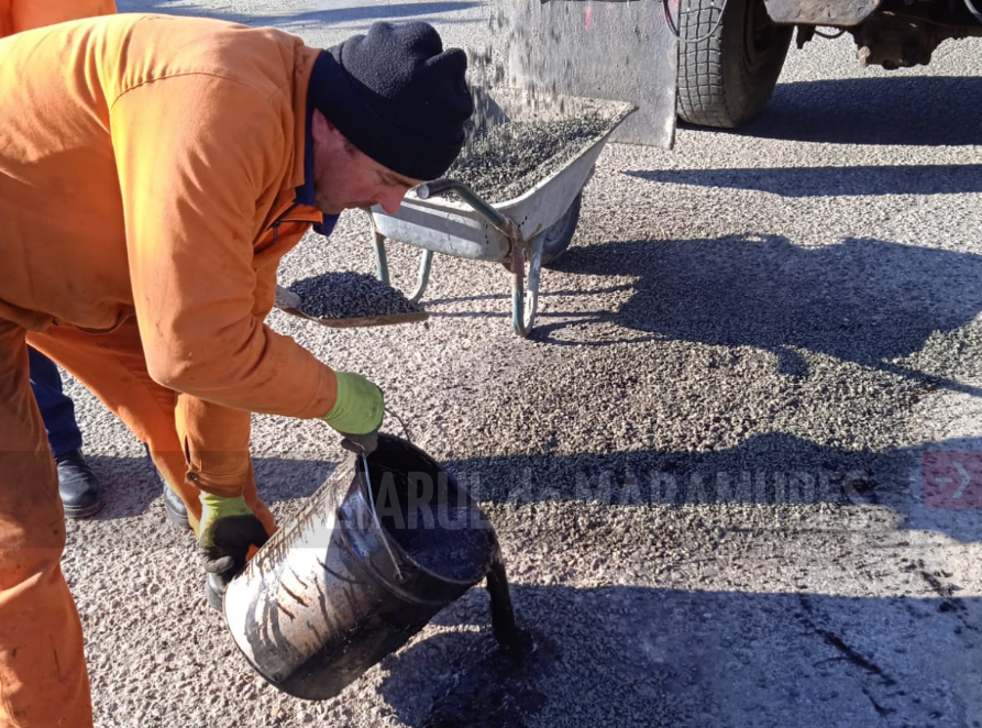 Lucrări de întreținere pe mai multe sectoare de drumuri județene
