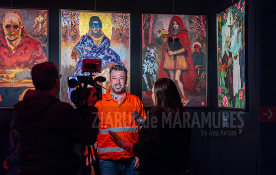 Sute de oameni prezenți la vernisajul expozitiei ”Filcăi”. ”Kultera Artstore” a găzduit lucrările jurnalistului Liviu Alexa