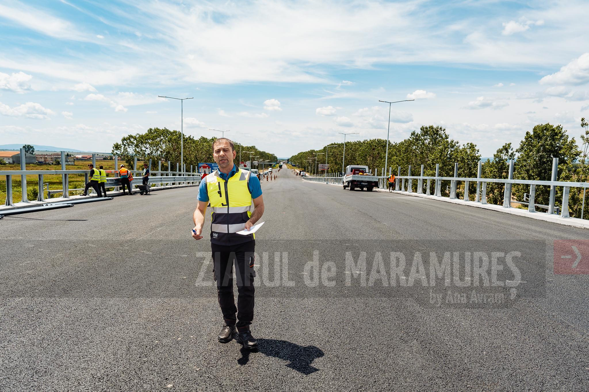 Pasajul de la Clubul Văcarilor: 900 de metri lungime totală, sus pe pasaj 4 benzi de circulație, câte două pe fiecare sens