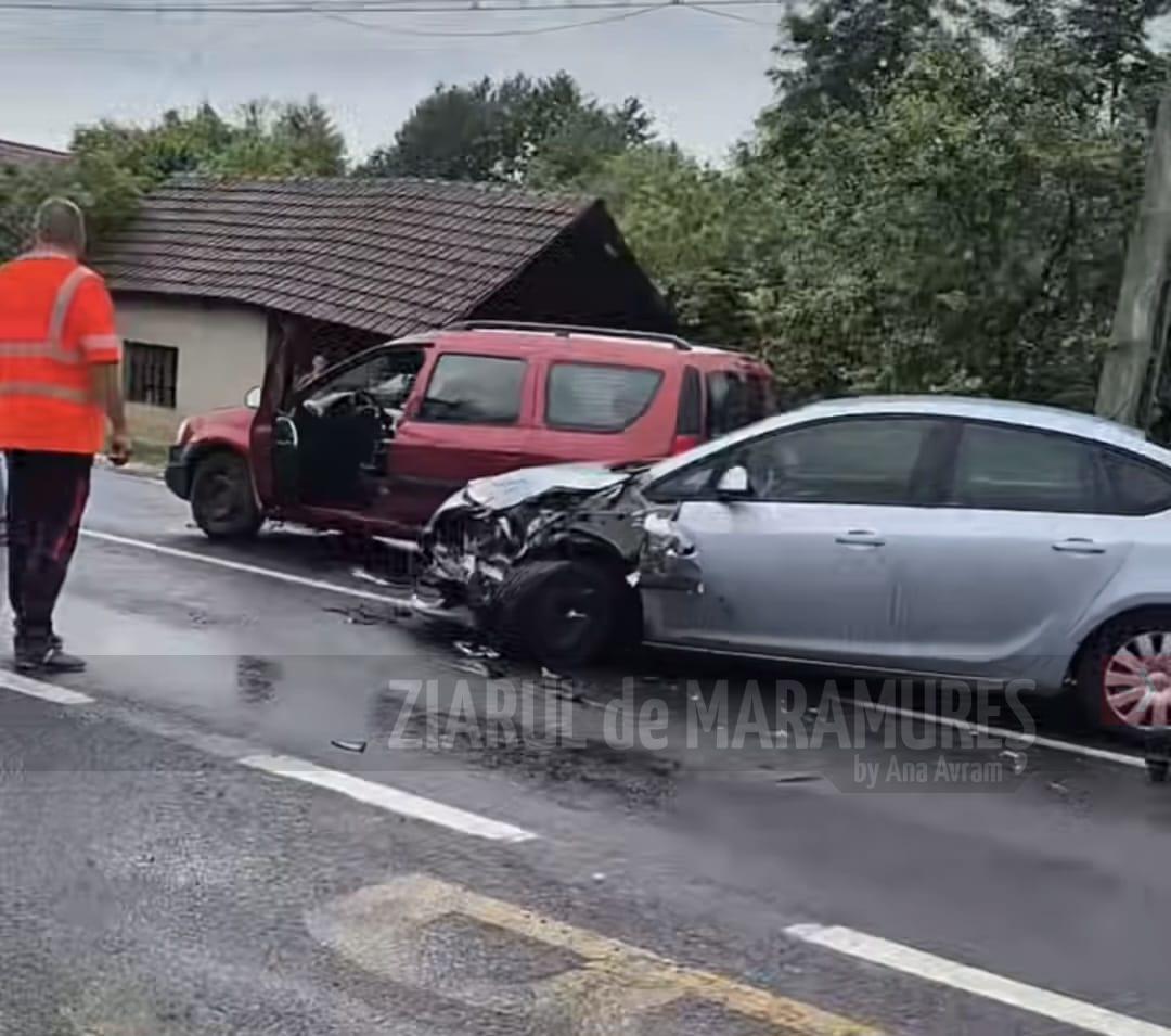 Carambol în Bușag. Un copil a fost transportat la spital