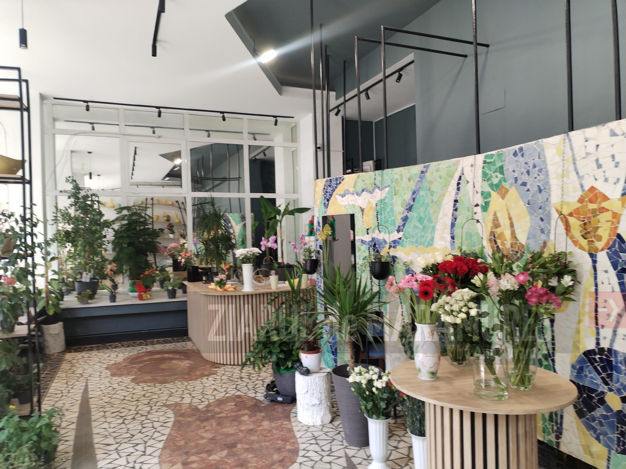 (FOTO)Cele două florării SPAU Baia Mare deschid joi si vineri la 7 dimineața. Absolvenții claselor a VIII-a, asteptati cu flori proaspete la FLORA si AMBIENT
