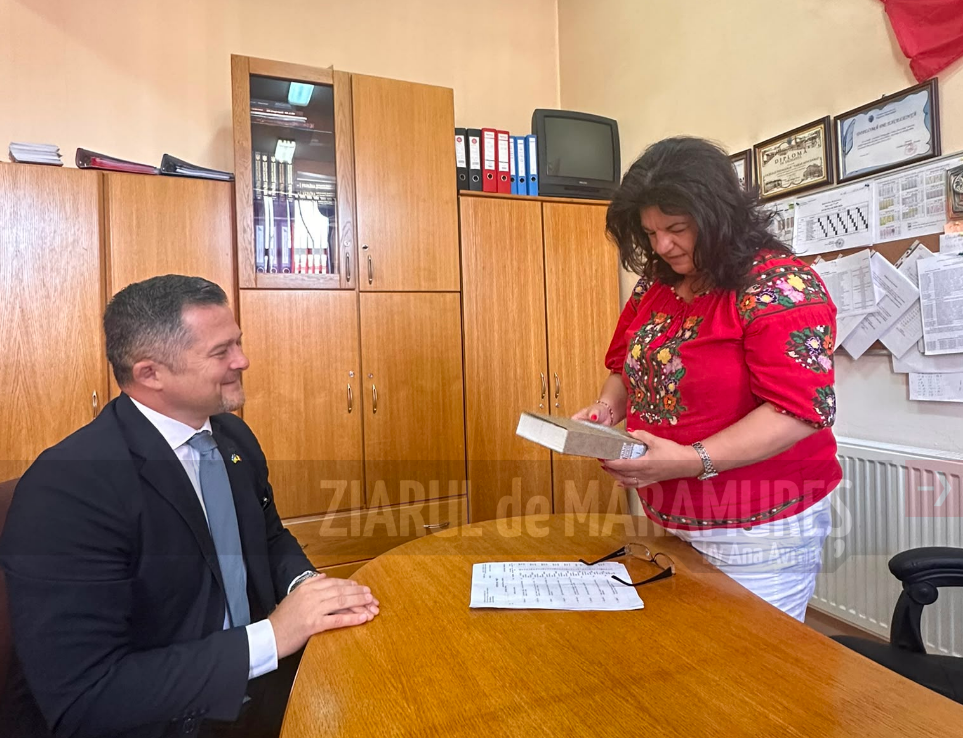 Consulul Onorific al Ucrainei, Vasile-Serioja Ruscovan, și directorul Liceului Ucrainean „Taras Șevcenko”, Lucreția Semeniuc, s-au întâlnit în cadrul unei vizite la Sighetu Marmației