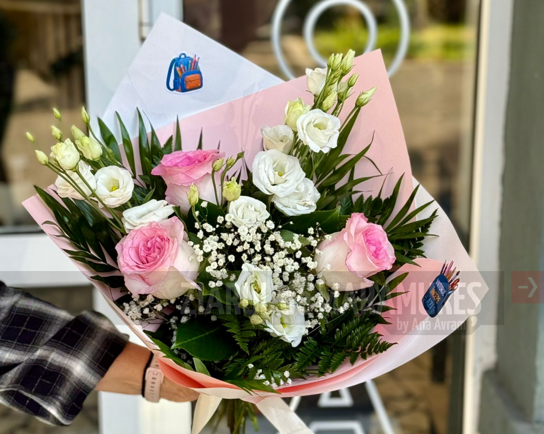 Florăriile SPAU Baia Mare deschid luni la ora 7 dimineața pentru elevi și părinți. Puteți comanda telefonic sau fizic la AMBIENT si FLORA