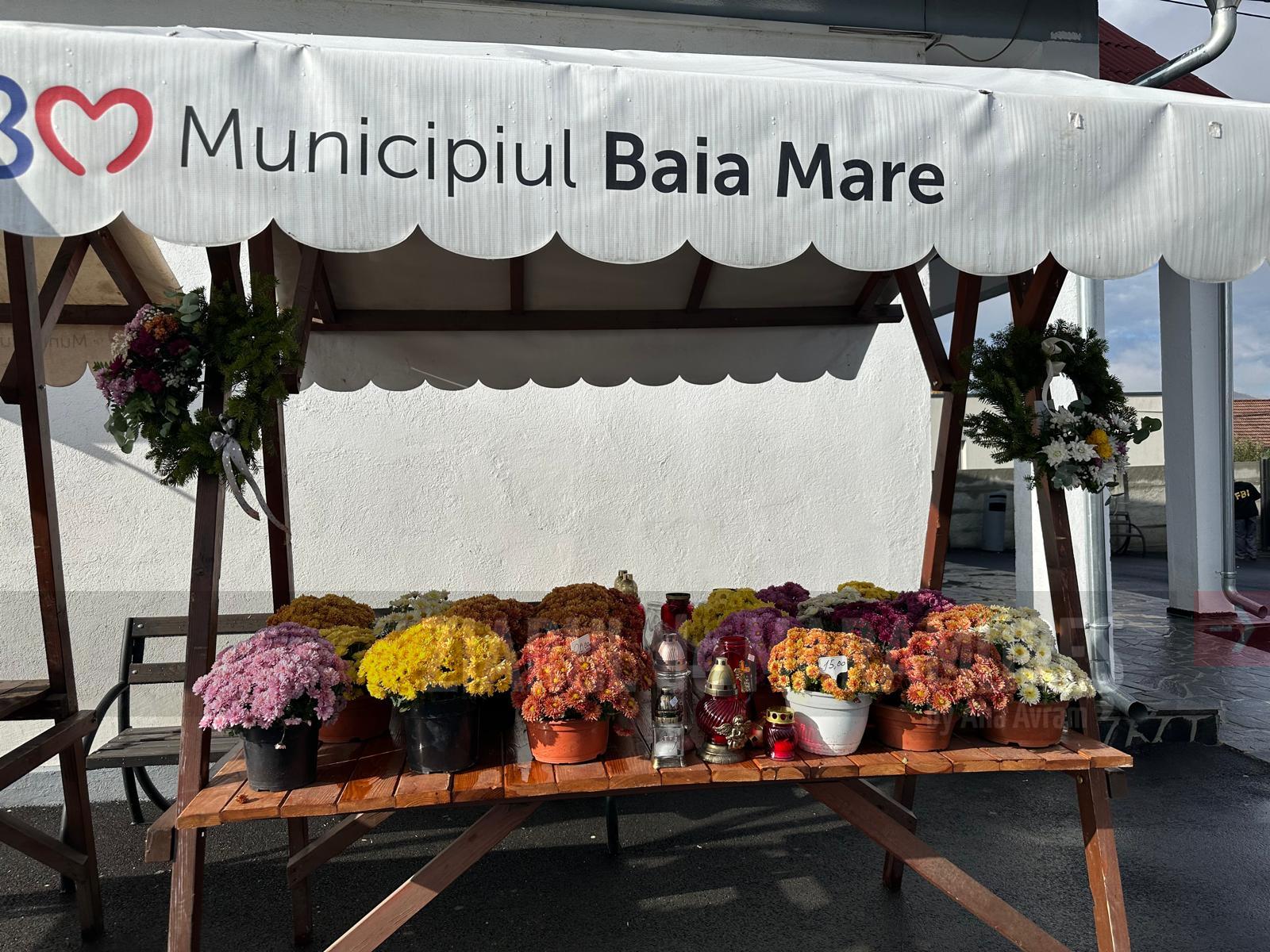 SPAU a montat standurile în Horea 2 si Tanatorio. Băimărenii pot cumpăra crizanteme si candele